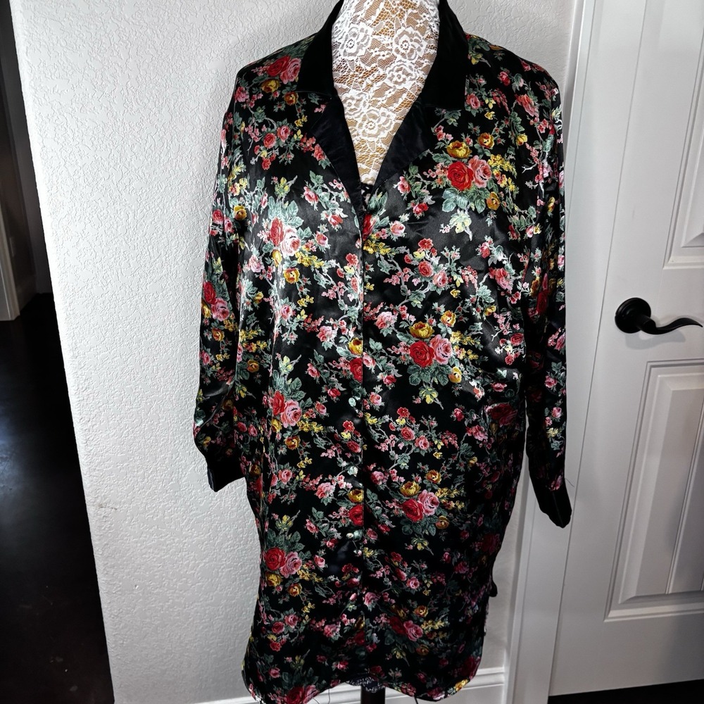 Vintage Gold Label Victoria's Secret Satin Floral SleepShirt Women's‎ M, Goth